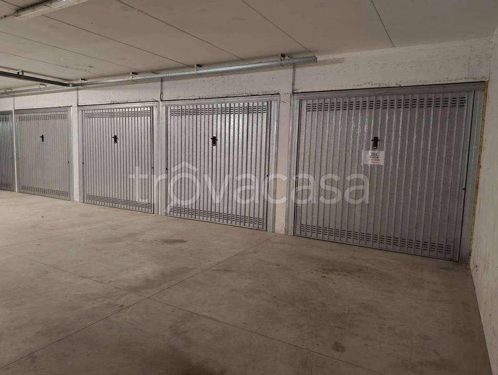locale di sgombero in vendita ad Isera in zona Casette