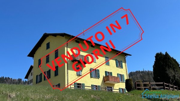 appartamento in vendita a Lavarone in zona Gionghi