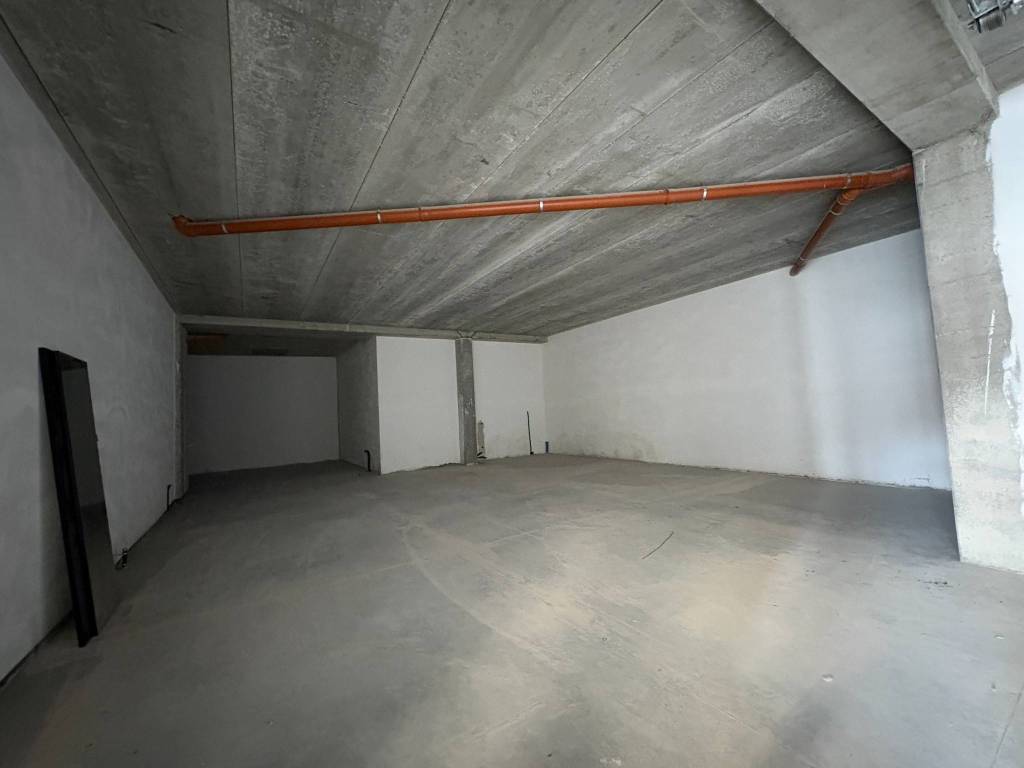 locale commerciale in vendita a Lavis