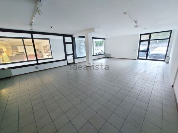 locale commerciale in vendita a Levico Terme