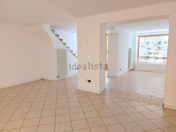 locale commerciale in vendita a Levico Terme