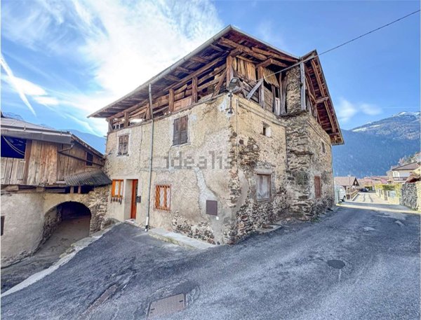 appartamento in vendita a Malè in zona Arnago