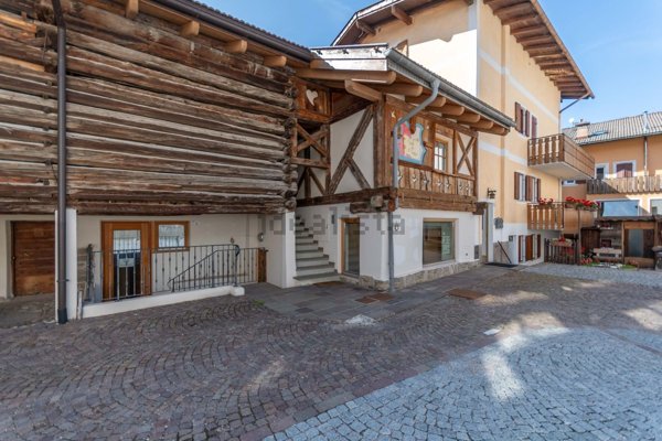 locale commerciale in vendita a Moena