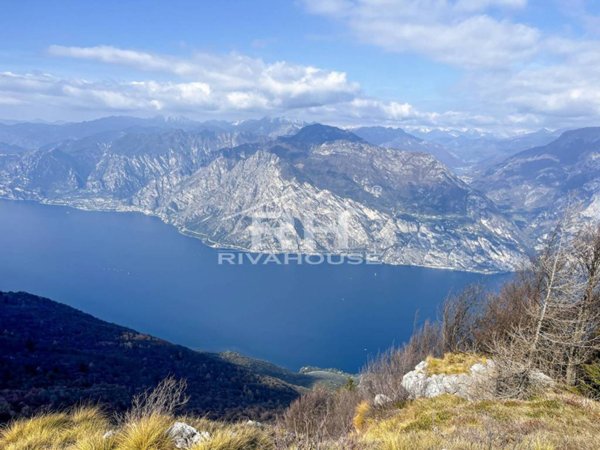 ufficio in vendita a Nago-Torbole in zona Nago