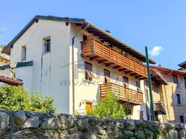 casa indipendente in vendita a Nago-Torbole in zona Nago