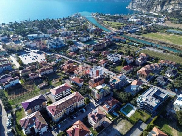 negozio in vendita a Nago-Torbole