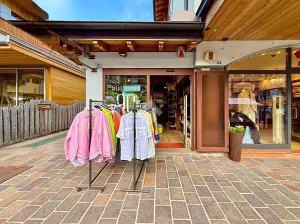 negozio in vendita a Pinzolo in zona Madonna di Campiglio