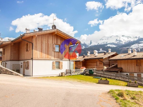 casa indipendente in vendita a Predazzo in zona Bellamonte