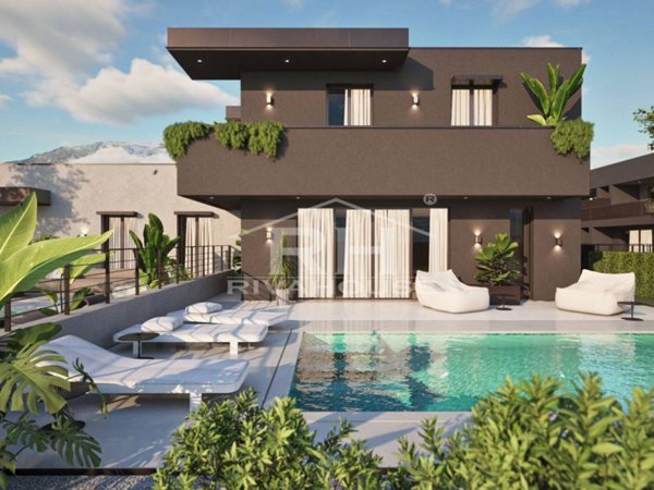 casa indipendente in vendita a Riva del Garda in zona Campi