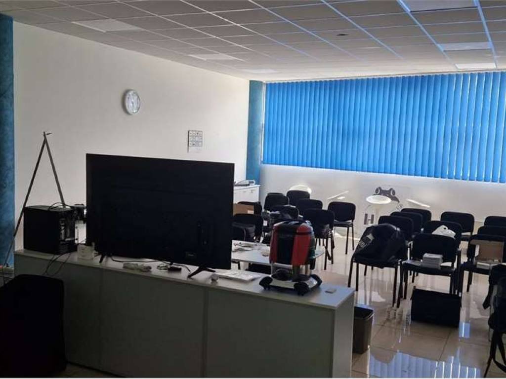 ufficio in vendita a Rovereto in zona Lizzana