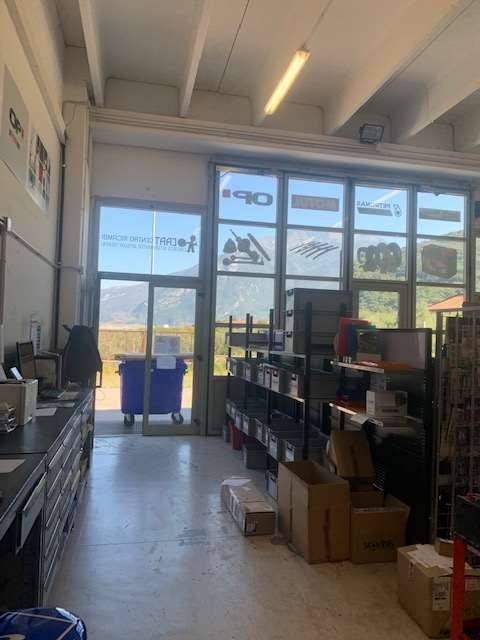 locale commerciale in vendita a Rovereto in zona Lizzana