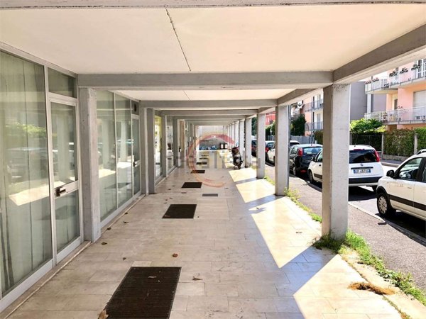 locale commerciale in vendita a Rovereto