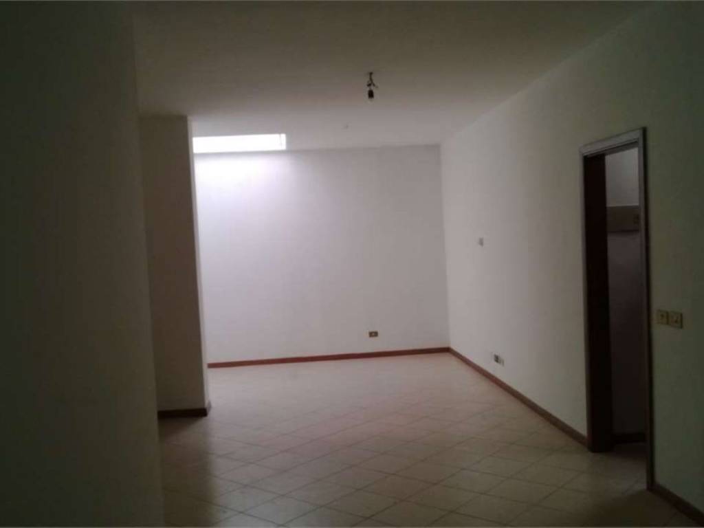 ufficio in vendita a Rovereto in zona Santa Maria