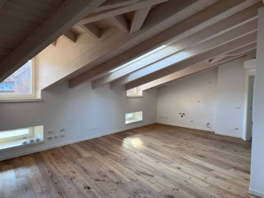 appartamento in vendita a Rovereto in zona Santa Maria