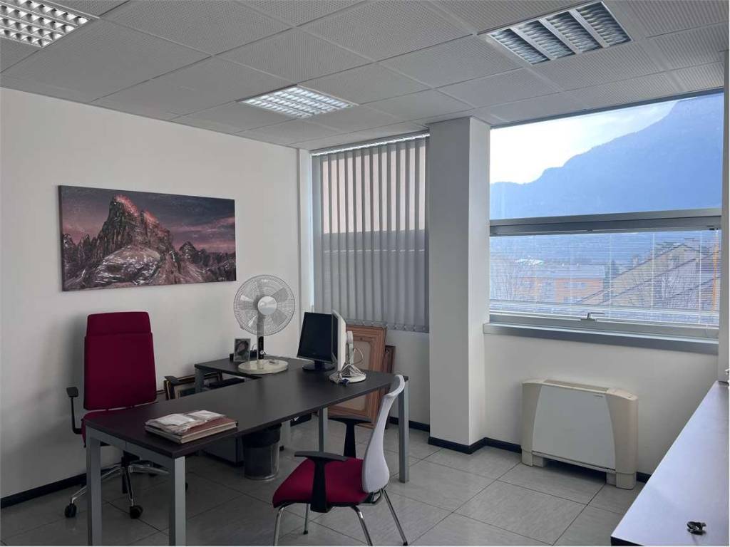 ufficio in vendita a Rovereto in zona Sant'Ilario