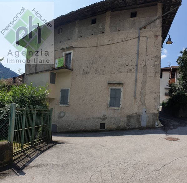 casa indipendente in vendita a Storo in zona Darzo