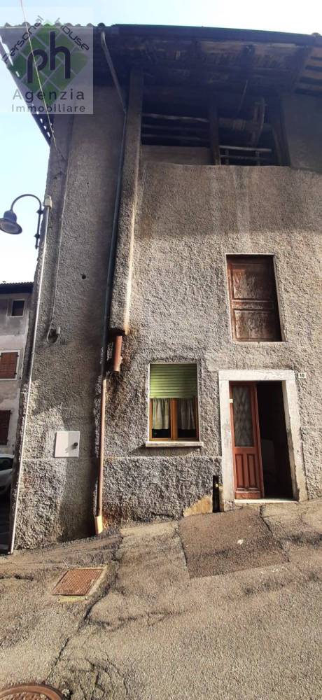 casa indipendente in vendita a Storo in zona Darzo