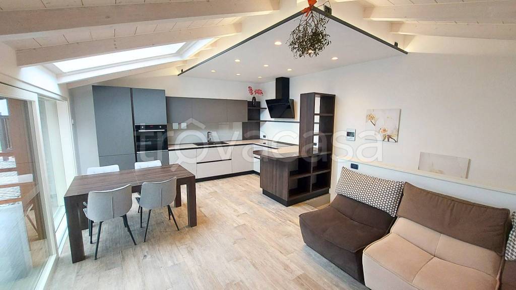 casa indipendente in vendita a Tenna