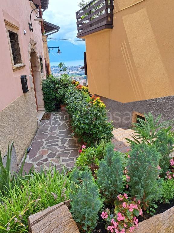 appartamento in vendita a Tenno in zona Cologna