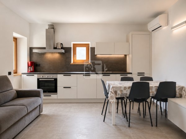 appartamento in vendita a Tenno in zona Gavazzo