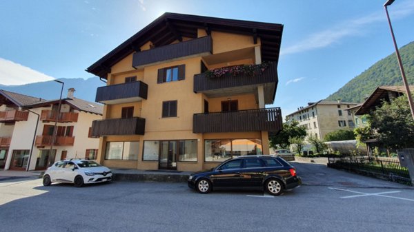 negozio in vendita a Tione di Trento