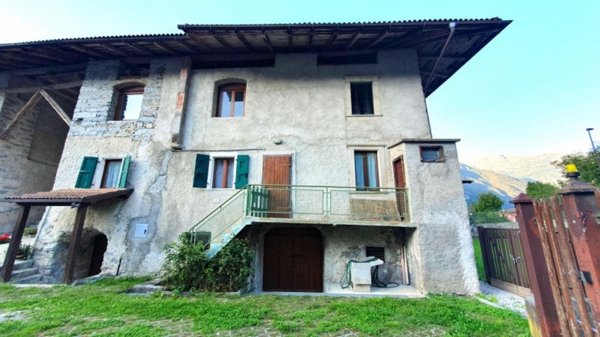 casa indipendente in vendita a Tione di Trento in zona Saone