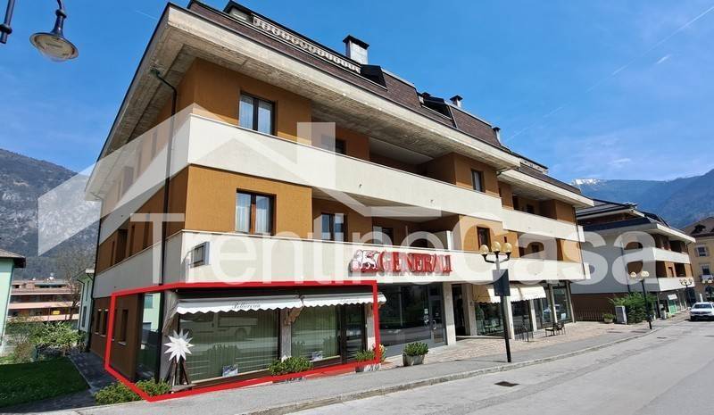 negozio in vendita a Tione di Trento