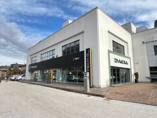 locale commerciale in vendita a Trento in zona Ravina