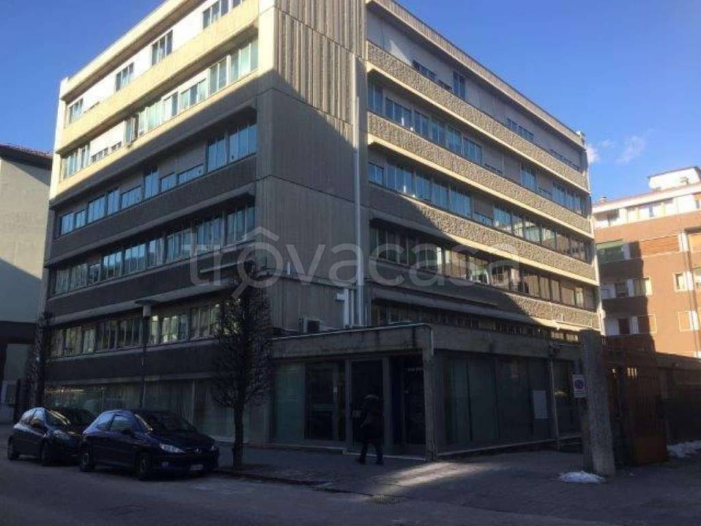 locale commerciale in vendita a Trento