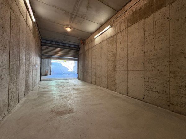locale di sgombero in vendita a Trento in zona Ravina