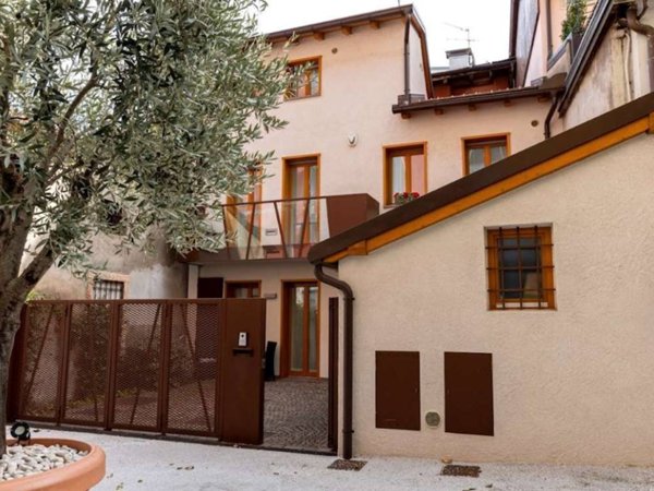 casa indipendente in vendita a Trento in zona Centro Storico