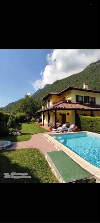 casa indipendente in vendita a Vallarsa in zona Anghebeni