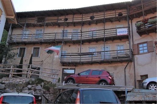 casa indipendente in vendita a Vallarsa in zona Foppiano