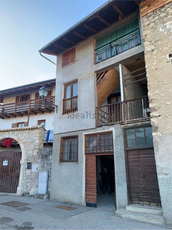 casa indipendente in vendita a Villa Lagarina in zona Castellano