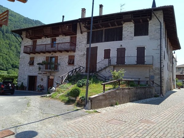 casa indipendente in vendita a Comano Terme