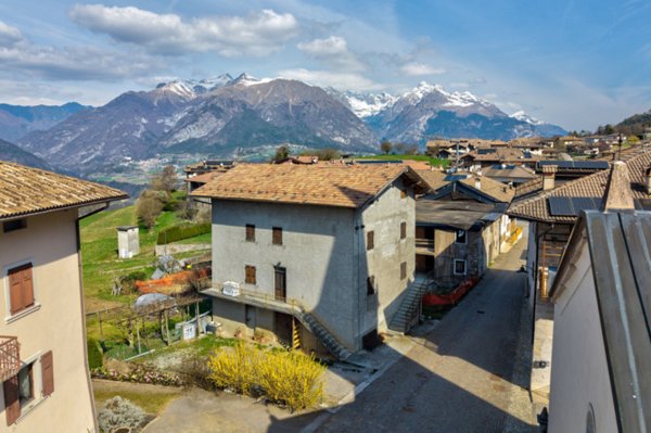 casa indipendente in vendita a Comano Terme in zona Lundo