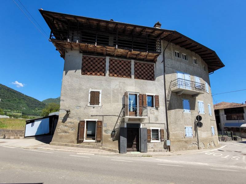 casa indipendente in vendita a Comano Terme in zona Comighello