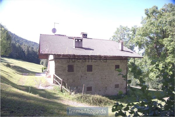 casa indipendente in vendita a Comano Terme in zona Lundo