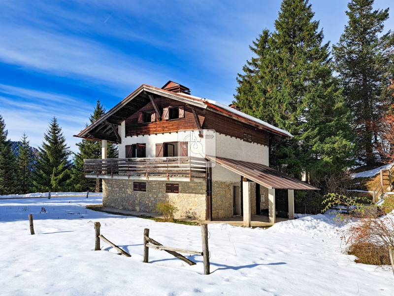 casa indipendente in vendita a Ledro in zona Tiarno di Sopra