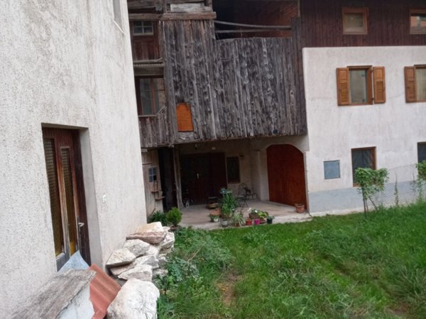 casa semindipendente in vendita a Predaia in zona Vervò