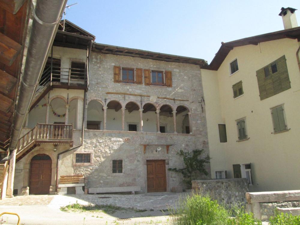 casa indipendente in vendita a San Lorenzo Dorsino in zona Andogno
