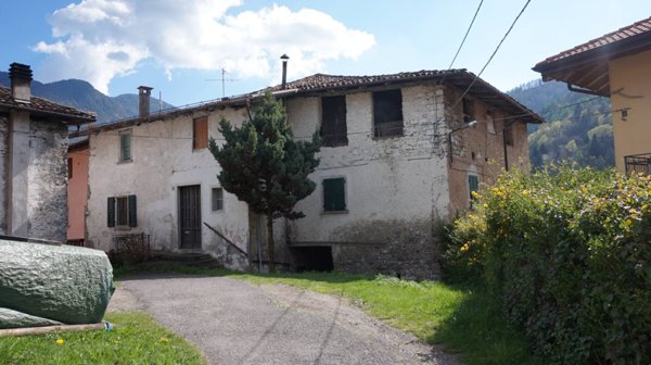 casa indipendente in vendita a Valdaone in zona Bersone