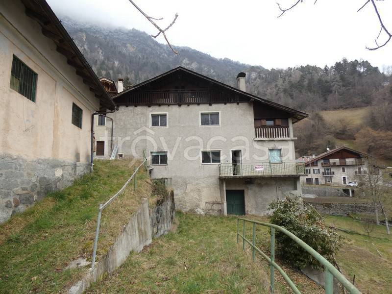 casa indipendente in vendita a Valdaone in zona Praso