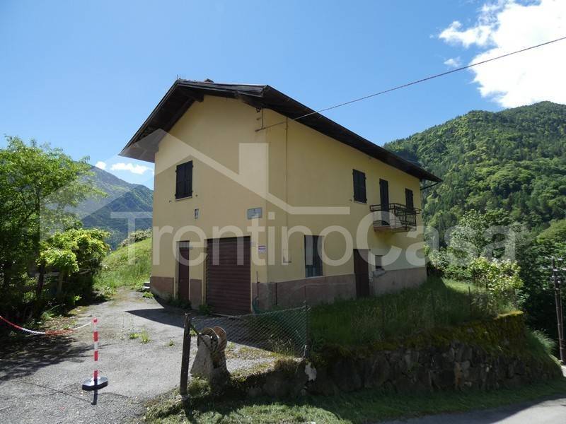 casa indipendente in vendita a Valdaone in zona Bersone