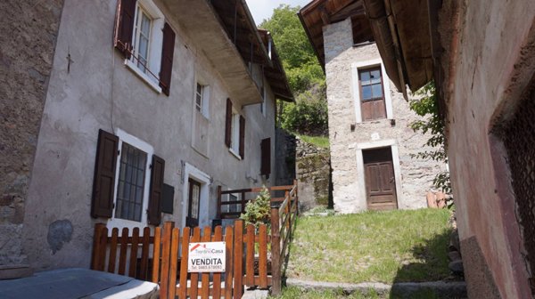 casa indipendente in vendita a Valdaone in zona Daone