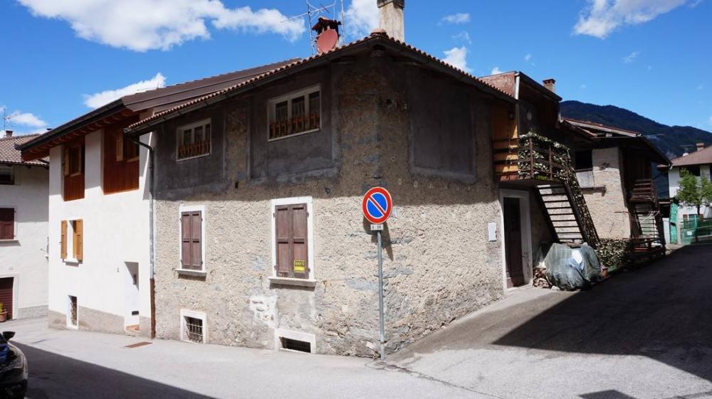 casa indipendente in vendita a Pieve di Bono-Prezzo in zona Por