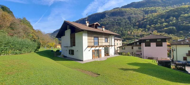 casa indipendente in vendita a Pieve di Bono-Prezzo in zona Strada