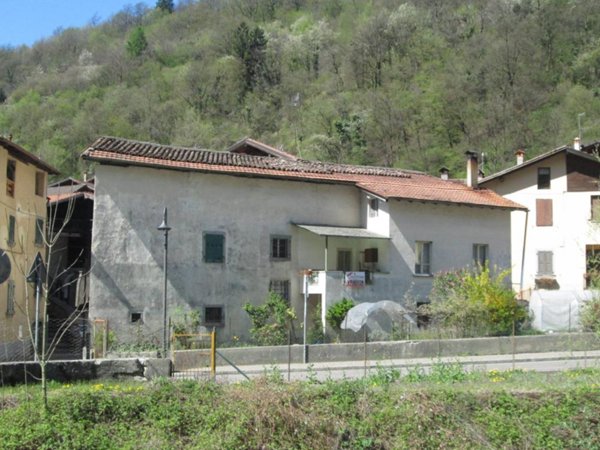 casa indipendente in vendita a Pieve di Bono-Prezzo in zona Strada