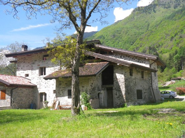casa indipendente in vendita a Borgo Chiese in zona Condino