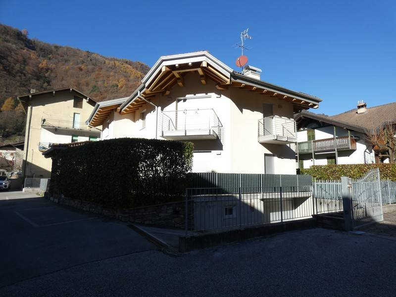 casa indipendente in vendita a Borgo Chiese in zona Condino